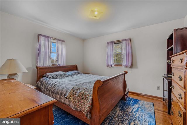 1635 FAIRVIEW DR, Berkeley Springs, WV 25411