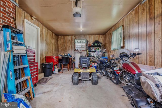 1635 FAIRVIEW DR, Berkeley Springs, WV 25411