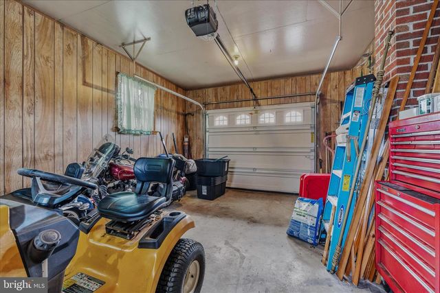 1635 FAIRVIEW DR, Berkeley Springs, WV 25411