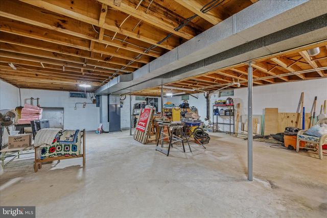 1635 FAIRVIEW DR, Berkeley Springs, WV 25411