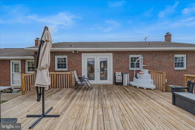 1635 FAIRVIEW DR, Berkeley Springs, WV 25411