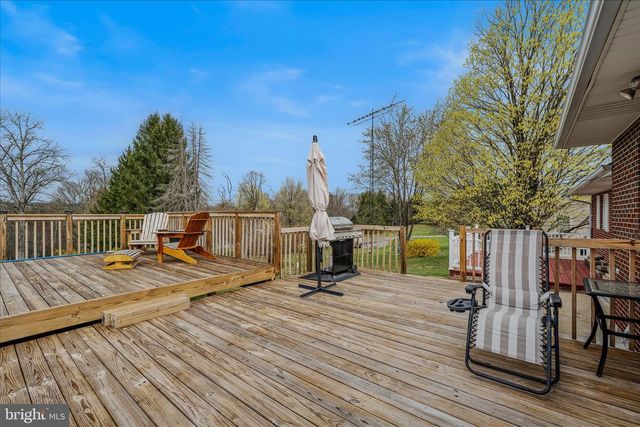 1635 FAIRVIEW DR, Berkeley Springs, WV 25411