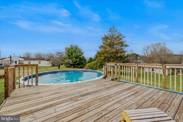 1635 FAIRVIEW DR, Berkeley Springs, WV 25411