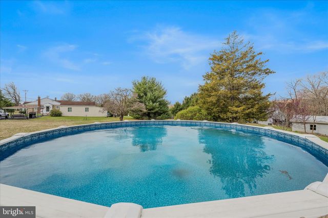 1635 FAIRVIEW DR, Berkeley Springs, WV 25411