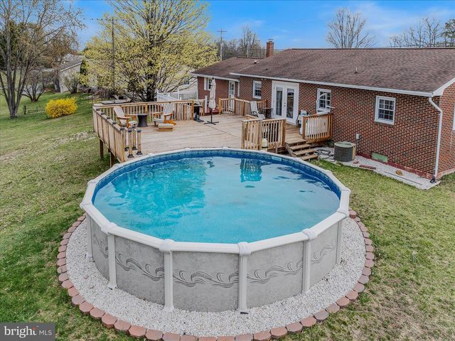 1635 FAIRVIEW DR, Berkeley Springs, WV 25411