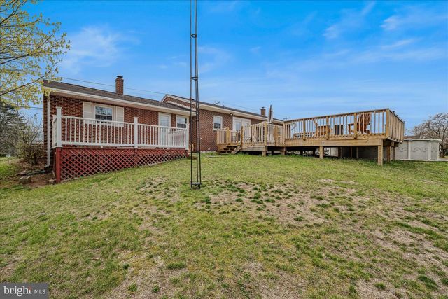 1635 FAIRVIEW DR, Berkeley Springs, WV 25411