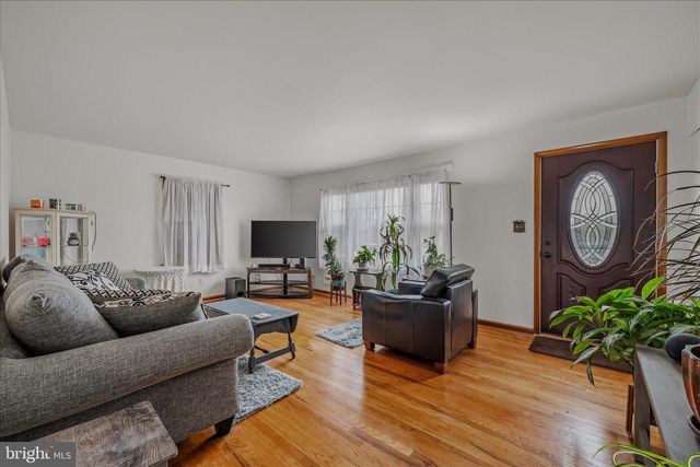 1635 FAIRVIEW DR, Berkeley Springs, WV 25411