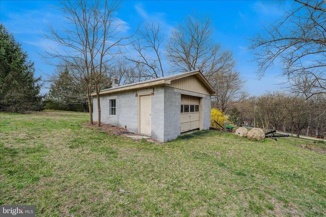 1635 FAIRVIEW DR, Berkeley Springs, WV 25411