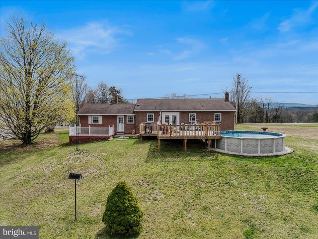 1635 FAIRVIEW DR, Berkeley Springs, WV 25411