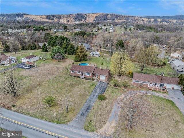 1635 FAIRVIEW DR, Berkeley Springs, WV 25411