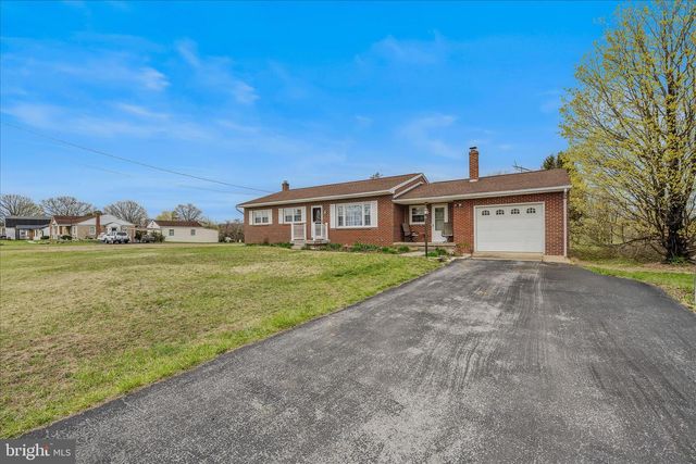 1635 FAIRVIEW DR, Berkeley Springs, WV 25411