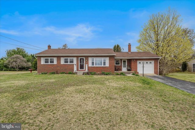 1635 FAIRVIEW DR, Berkeley Springs, WV 25411