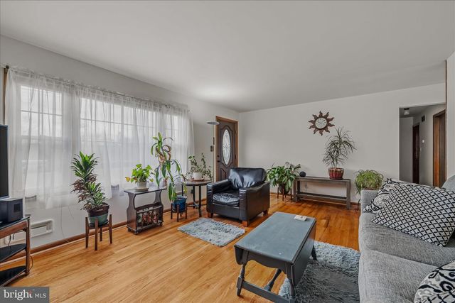 1635 FAIRVIEW DR, Berkeley Springs, WV 25411