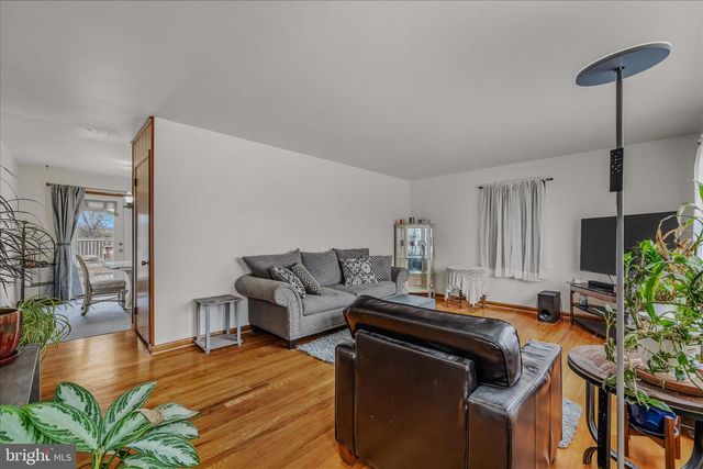 1635 FAIRVIEW DR, Berkeley Springs, WV 25411