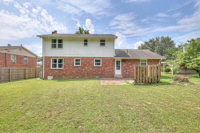 1213 N Graycroft Ave, Madison, TN 37115