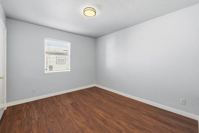 213 W Davis St, Kerrville, TX 78028