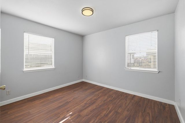 213 W Davis St, Kerrville, TX 78028