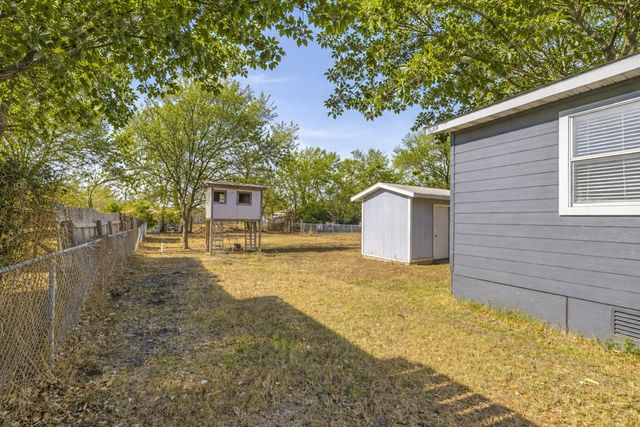 213 W Davis St, Kerrville, TX 78028