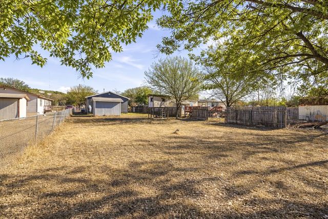 213 W Davis St, Kerrville, TX 78028