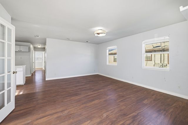 213 W Davis St, Kerrville, TX 78028