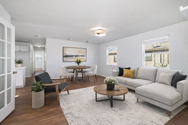 213 W Davis St, Kerrville, TX 78028