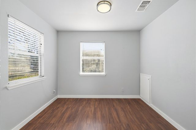 213 W Davis St, Kerrville, TX 78028