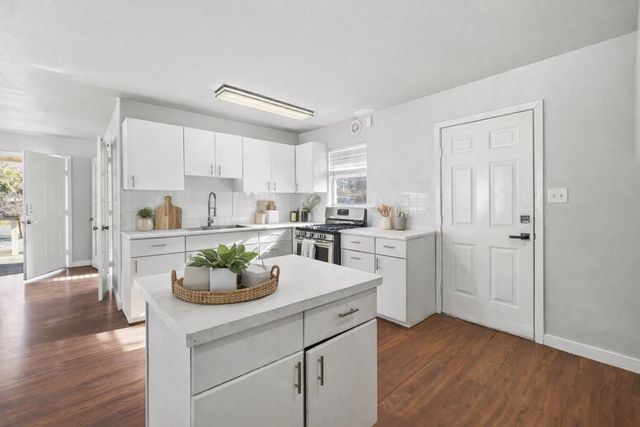 213 W Davis St, Kerrville, TX 78028