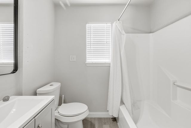 213 W Davis St, Kerrville, TX 78028