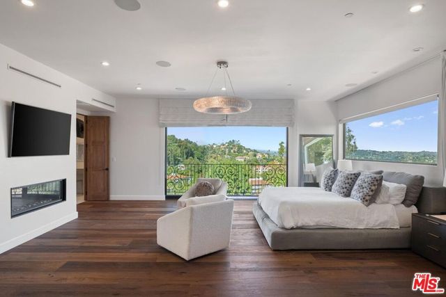 4733 Bonvue Avenue, Los Angeles, CA 90027