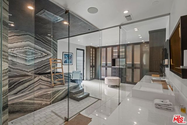 4733 Bonvue Avenue, Los Angeles, CA 90027