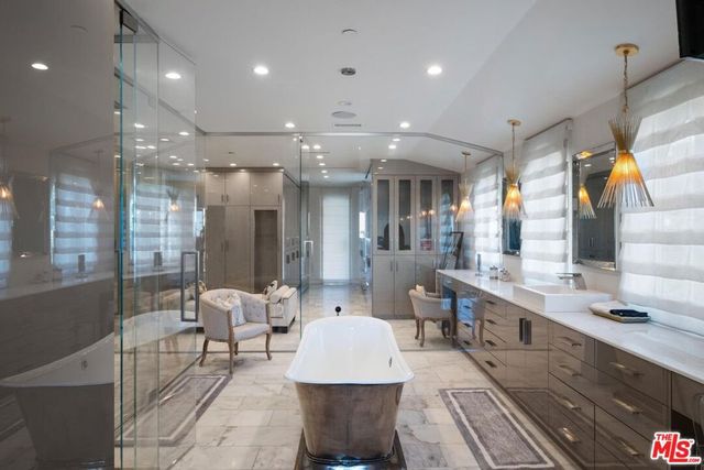 4733 Bonvue Avenue, Los Angeles, CA 90027