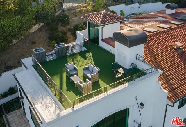 4733 Bonvue Avenue, Los Angeles, CA 90027