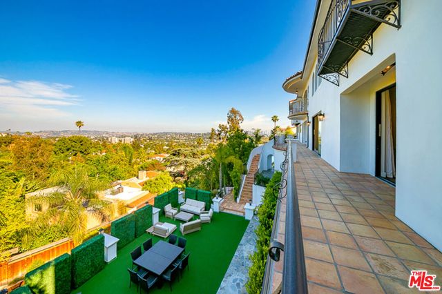 4733 Bonvue Avenue, Los Angeles, CA 90027