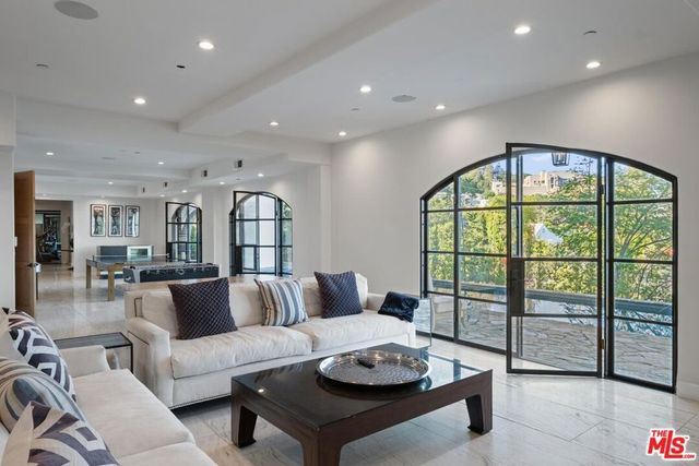 4733 Bonvue Avenue, Los Angeles, CA 90027