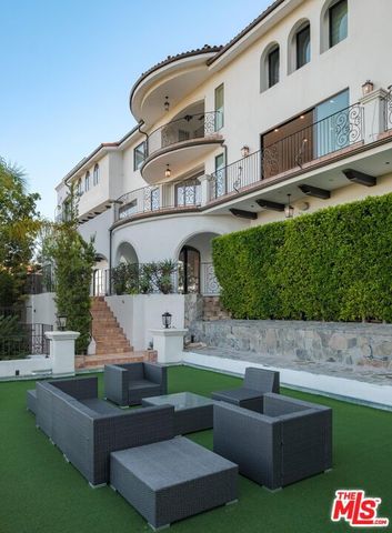 4733 Bonvue Avenue, Los Angeles, CA 90027