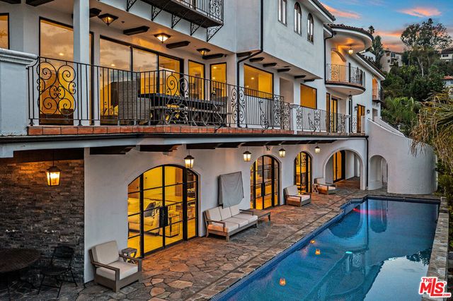 4733 Bonvue Avenue, Los Angeles, CA 90027