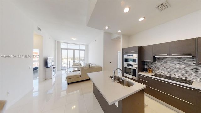 7825 NW 107th Ave 821, Doral, FL 33178