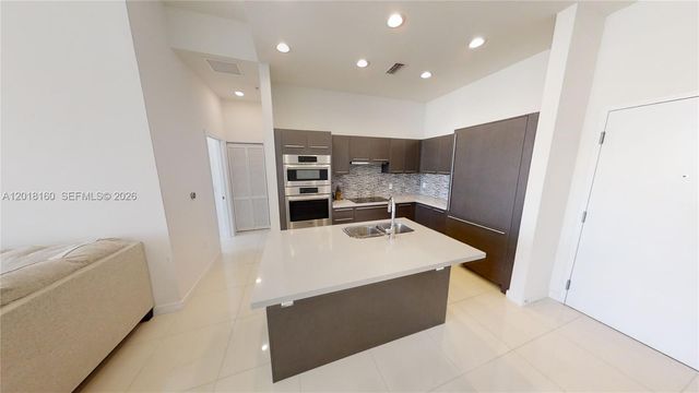 7825 NW 107th Ave 821, Doral, FL 33178