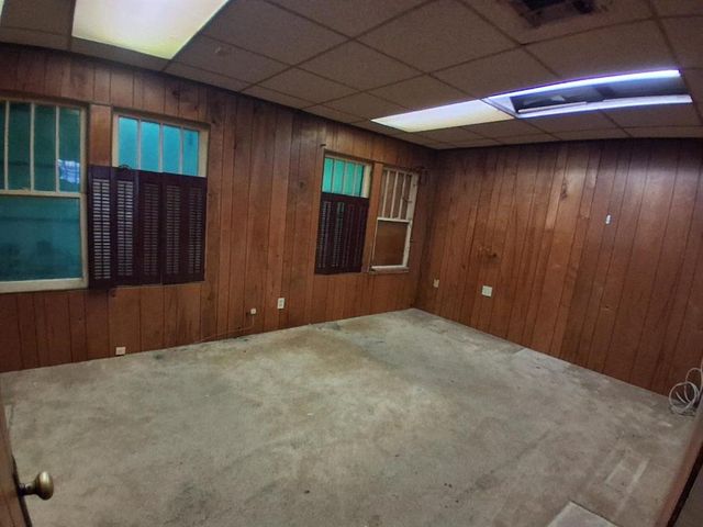 202 S Center Avenue, Shawnee, OK 74801