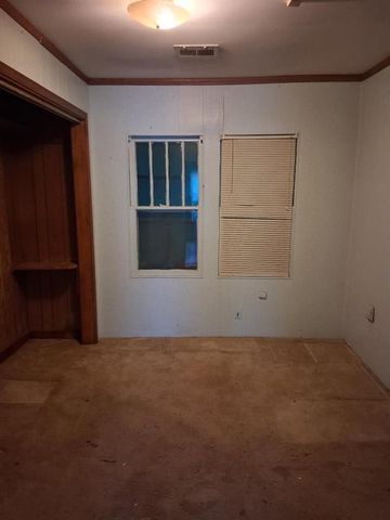 202 S Center Avenue, Shawnee, OK 74801