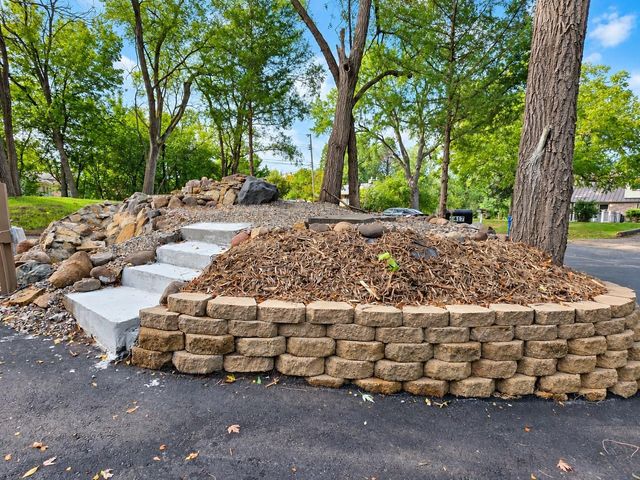 6417 Riverview Terrace NE, Fridley, MN 55432