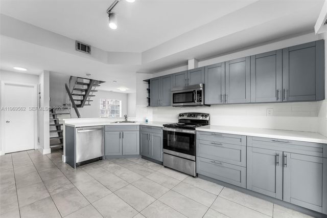 10450 SW 154th Ct 8, Miami, FL 33196