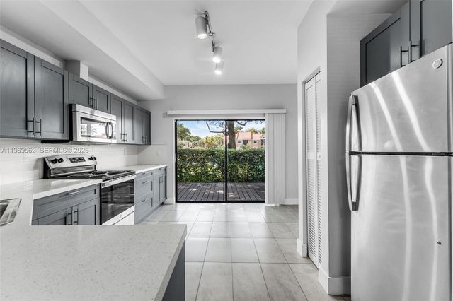 10450 SW 154th Ct 8, Miami, FL 33196