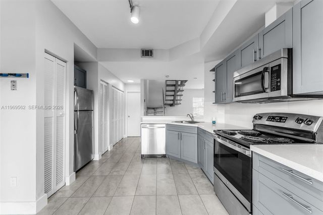 10450 SW 154th Ct 8, Miami, FL 33196