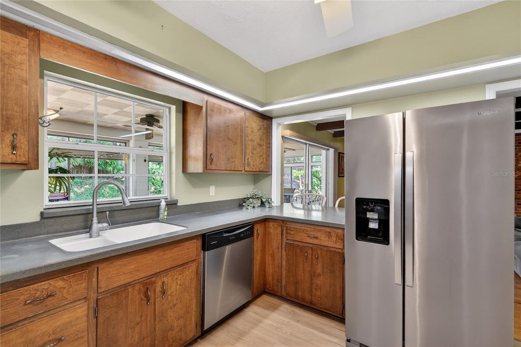 Image 15 of property listing at 1945 NORMANDY DRIVE, Mount Dora, FL 32757