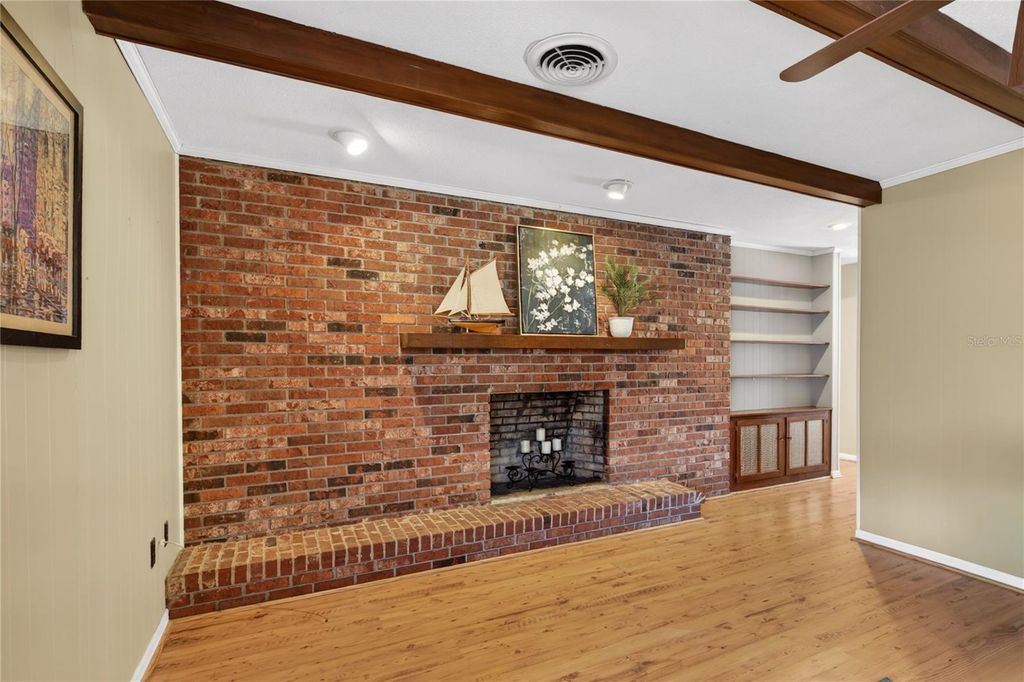 Image 21 of property listing at 1945 NORMANDY DRIVE, Mount Dora, FL 32757