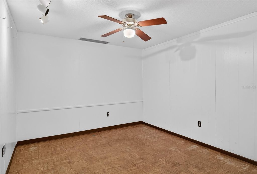 Image 34 of property listing at 1945 NORMANDY DRIVE, Mount Dora, FL 32757