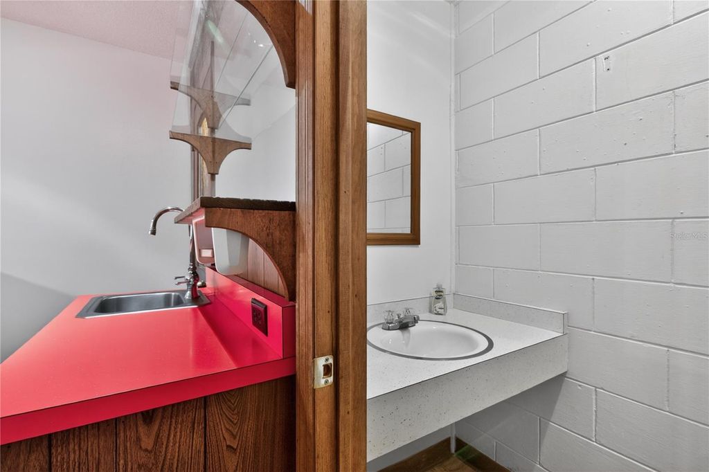 Image 36 of property listing at 1945 NORMANDY DRIVE, Mount Dora, FL 32757