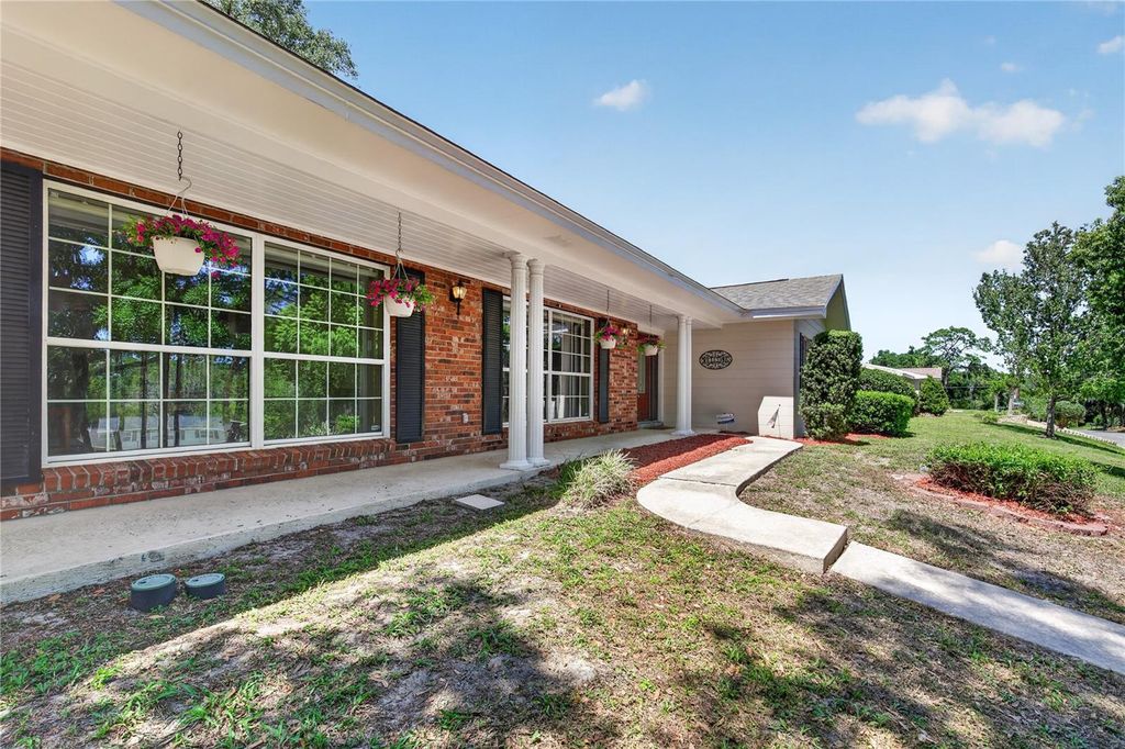 Image 5 of property listing at 1945 NORMANDY DRIVE, Mount Dora, FL 32757