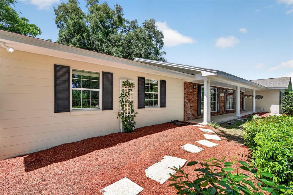 Image 6 of property listing at 1945 NORMANDY DRIVE, Mount Dora, FL 32757